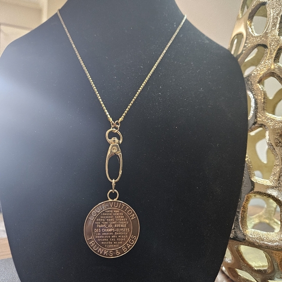 Trunks and Bag Zipper Pull Necklace on 30" chain. - Picture 2 of 4